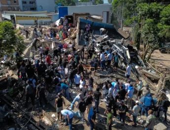 Terremoto en Colombia deja más de un centenar de muertos y desata ola de ayuda internacional